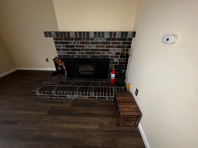 Building Photo - Clean 5 Bedroom Ranch in NW Fort Collins