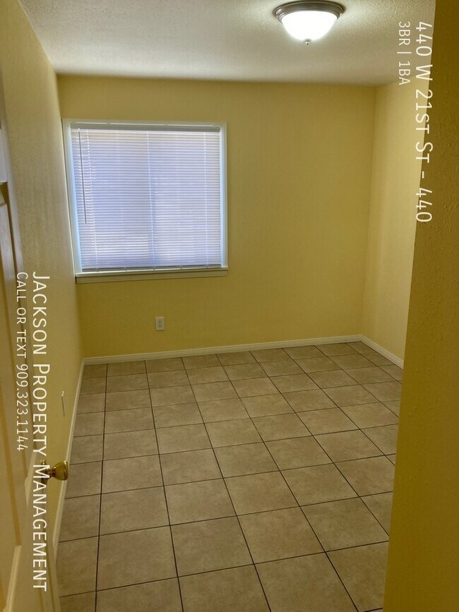 Building Photo - 440 W 21st St