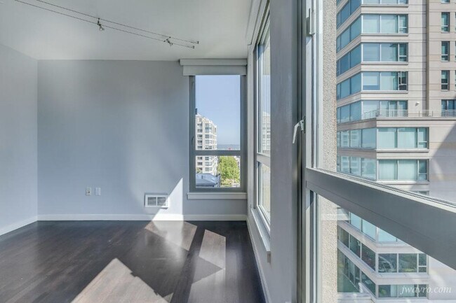 Building Photo - 219 Brannan St