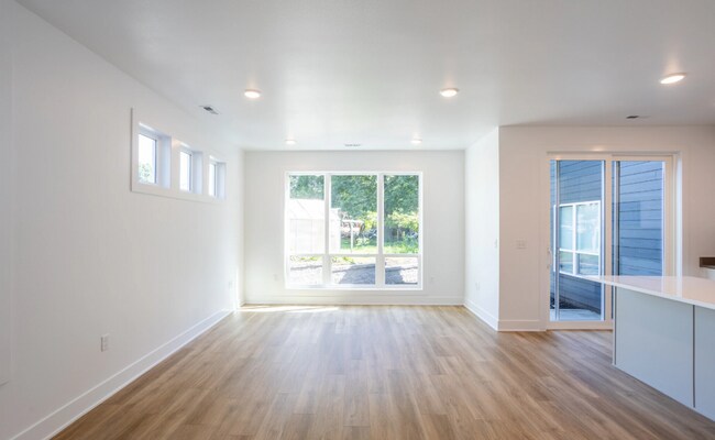 Building Photo - 804 Delaware Ave