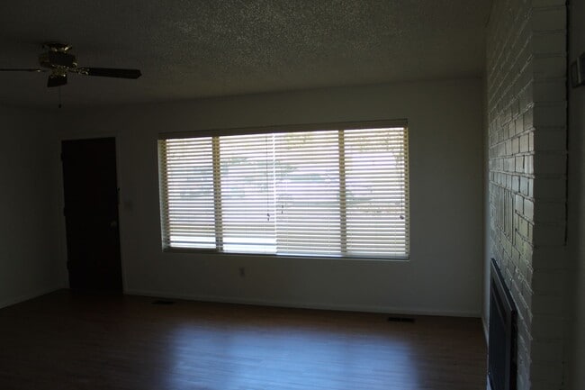 Building Photo - 6520 Climax Ave