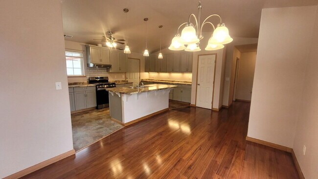 Building Photo - 13130 Lookingglass Rd