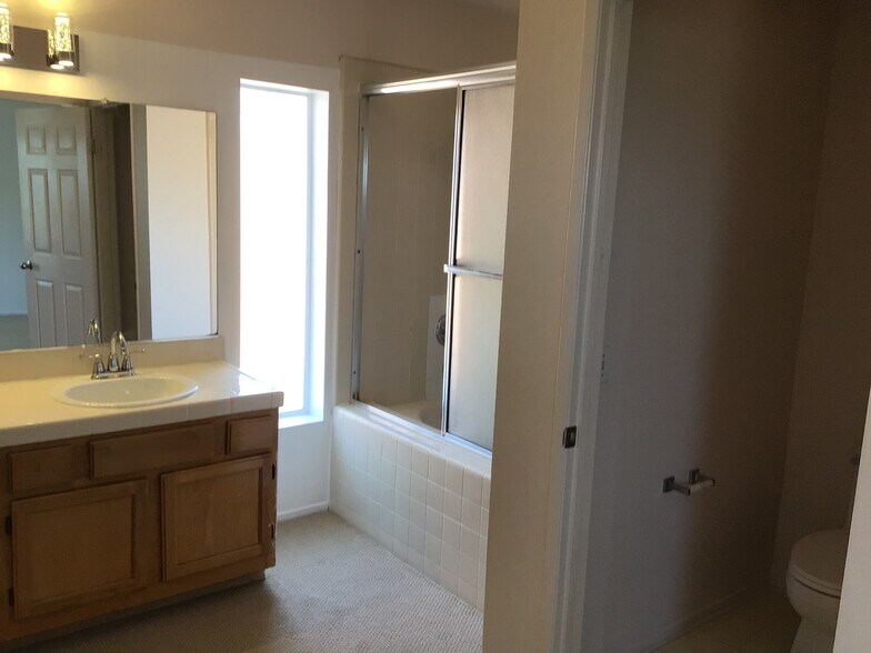 Building Photo - 10864 Avenida de los Lobos
