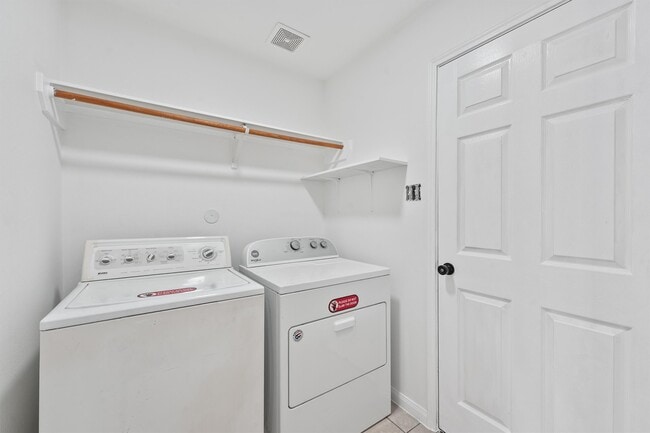 Building Photo - 7010 Dahlia Rd