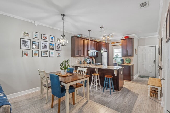 Building Photo - 2711 Bay Club Dr