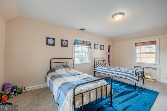 Building Photo - 128 Henley Rd