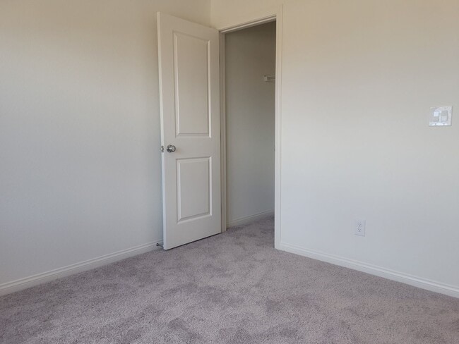 Building Photo - WOW Affordable Townhome in Inspirada