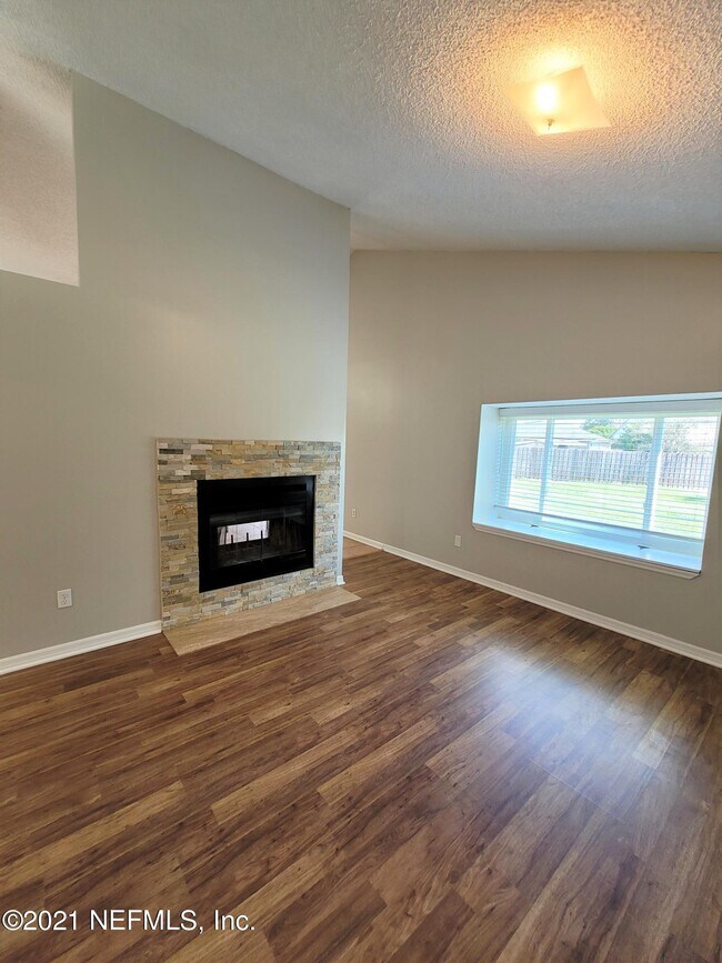 Building Photo - 8379 Chason Rd W