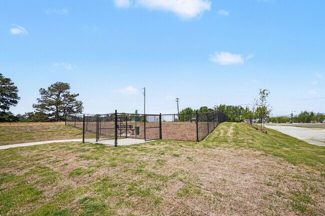 Building Photo - Brand-New Townhome Living in Raleigh!