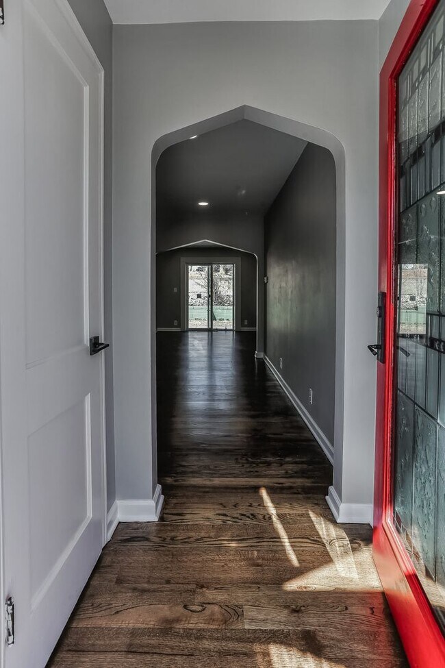 Building Photo - Amazing Aksarben Home