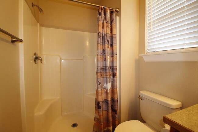 Building Photo - Charming 3-Bedroom townhouse with Garage &...