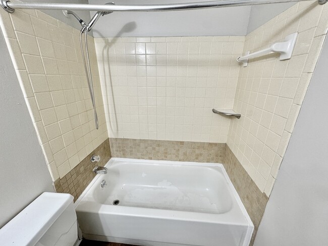 Building Photo - 4408 N Bay Dr