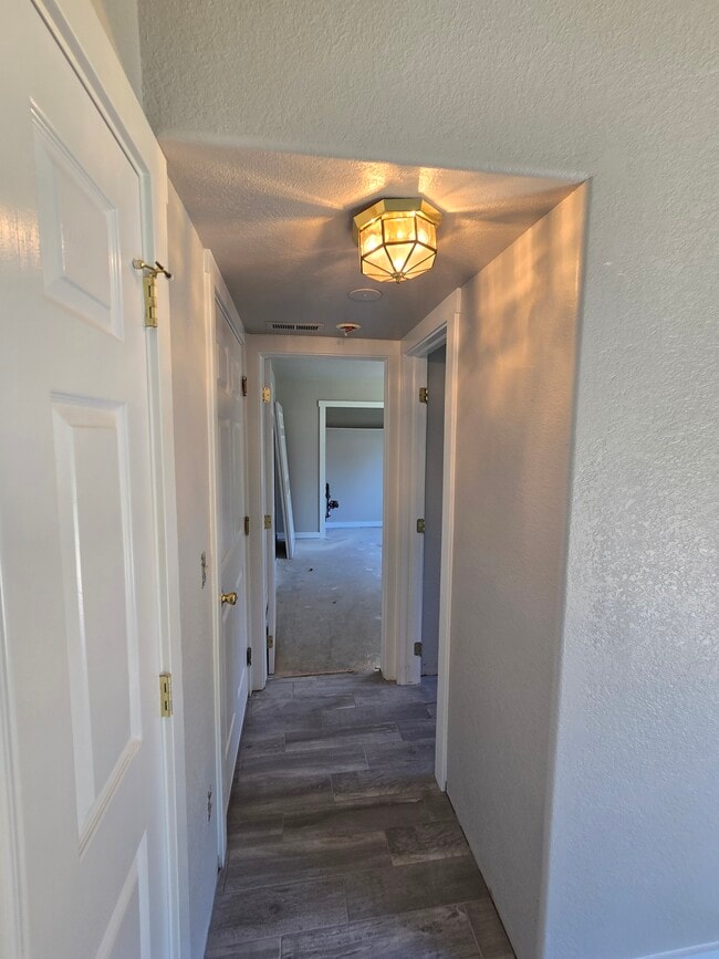 Building Photo - 1642 Columbine Village Dr