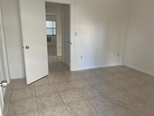 Building Photo - 2001 S Ocean Dr