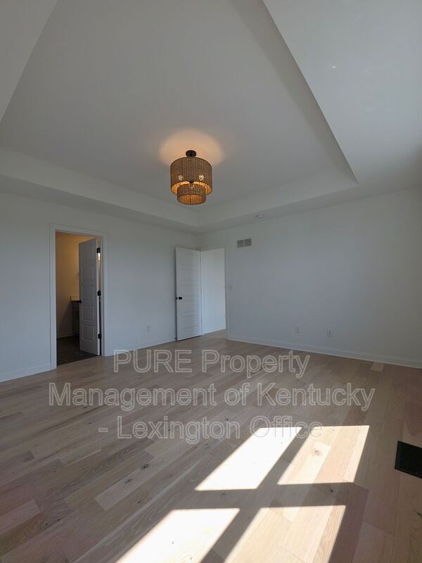 Building Photo - 728 Shaker Dr