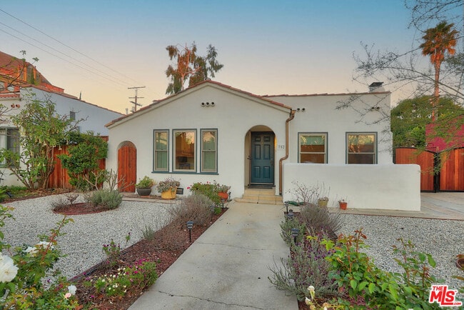 Building Photo - 752 N Las Palmas Ave