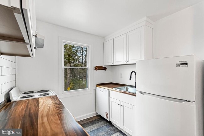 Building Photo - 2203 Steel Rd