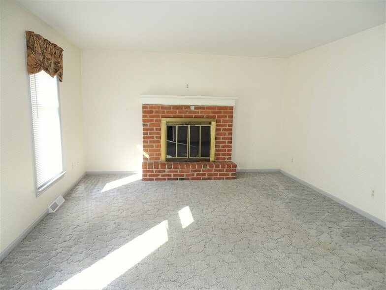 Building Photo - 859 Cindy Ln