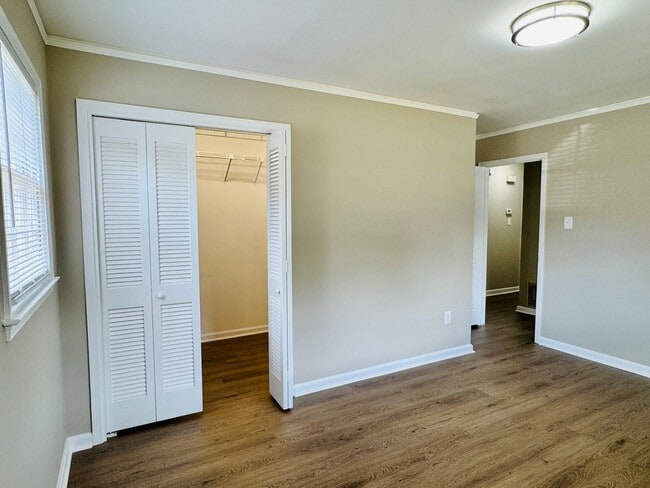 Building Photo - Room to Roam, Comfort to Stay — This Updat...