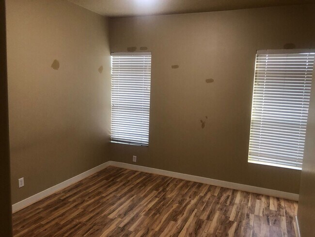 Building Photo - Stunning Down Town Condo in Secure Building