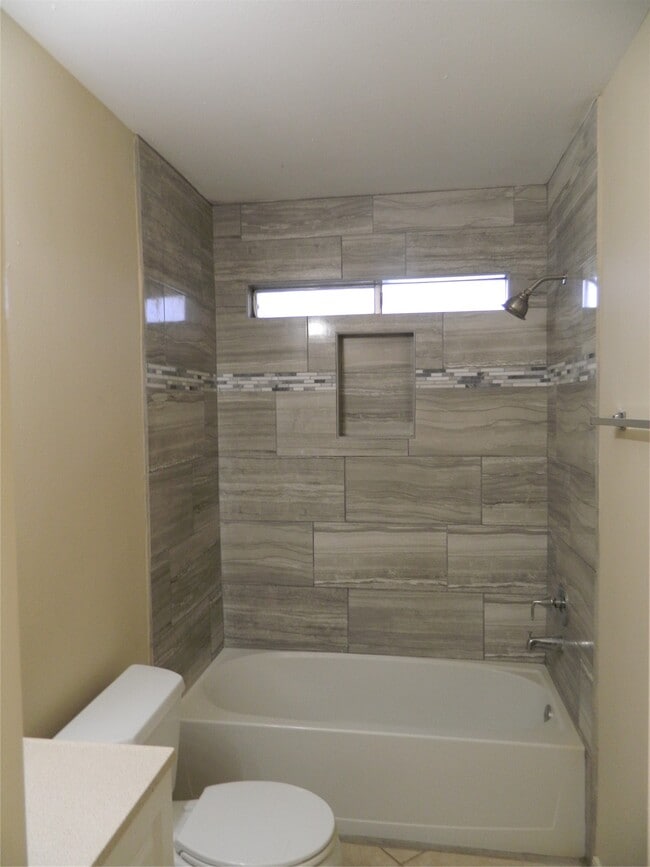 Building Photo - 7415 River Pines Dr