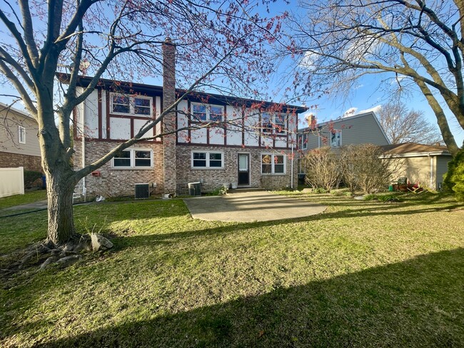 Building Photo - 1005 Cardinal Ln
