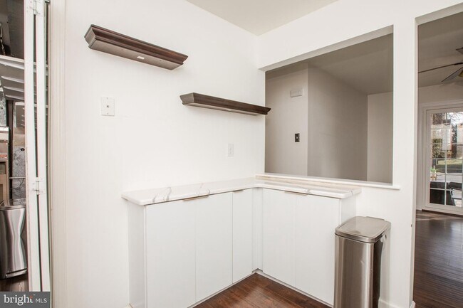 Building Photo - 297 Andover Pl