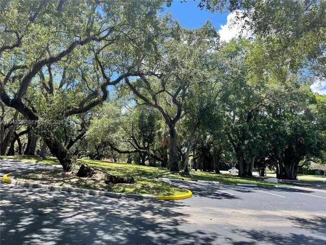 Building Photo - 1831 Sabal Palm Dr