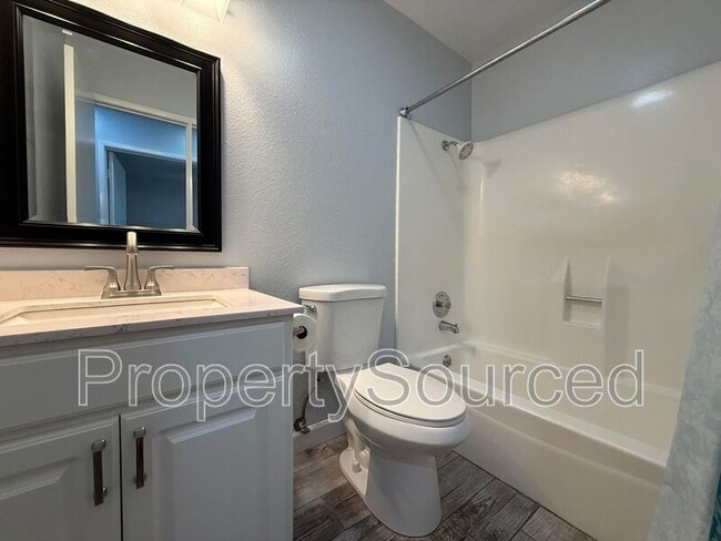 Building Photo - 1708 Applegate Dr