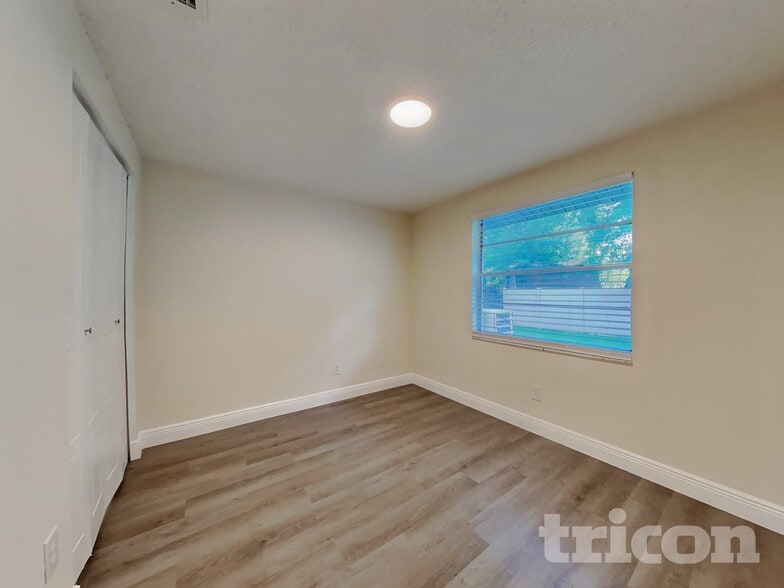 Building Photo - 15936 Winding Dr