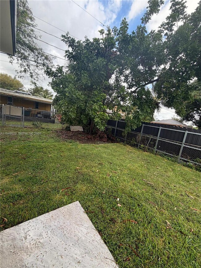 Building Photo - 15920 NW 17th Ct