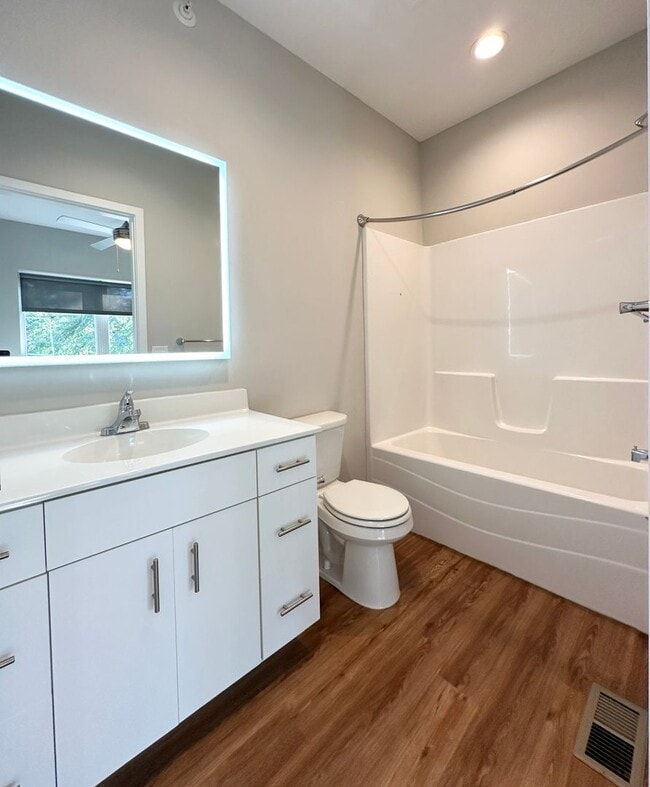 Building Photo - ONE MONTH FREE ON 12-MONTH LEASE!