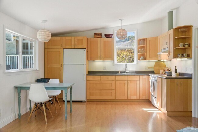 Building Photo - 40 Laurel Ave