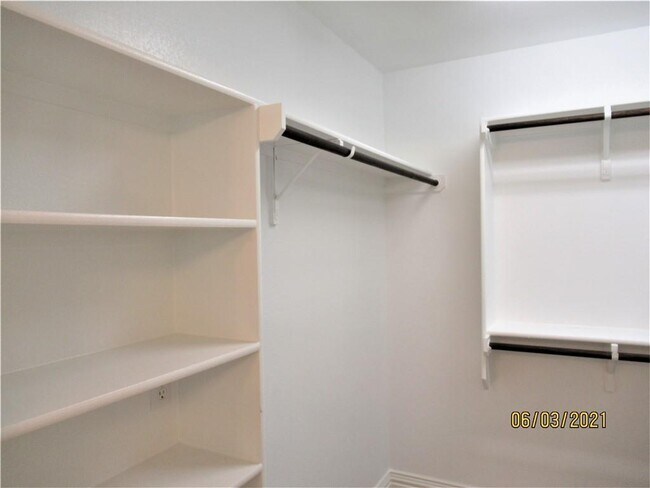 Building Photo - 106 Coyote Trail