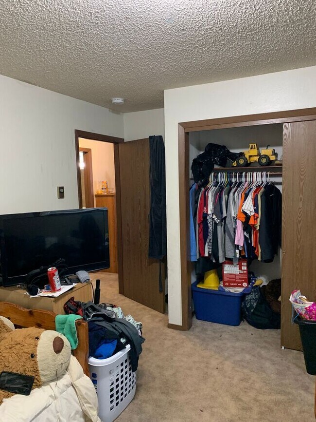 Building Photo - RENT INCLUDES ALL UTILITIES, except for el...