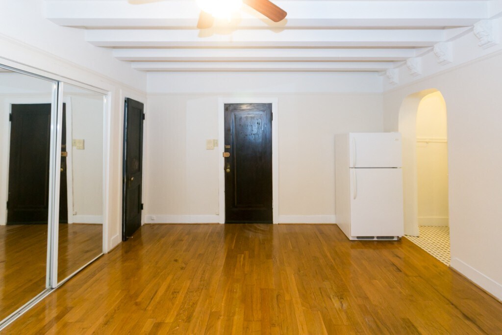 Building Photo - 4741 N Paulina St