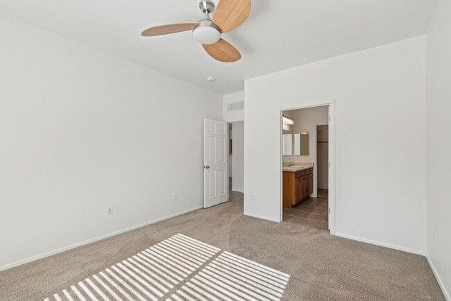 Building Photo - 3 Bedroom Home Located in Sycamore Park