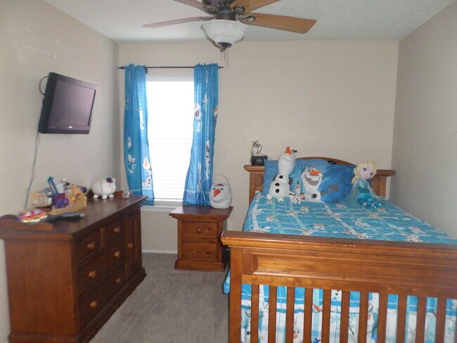 Building Photo - Beautiful 3-2-2 Move In Ready!