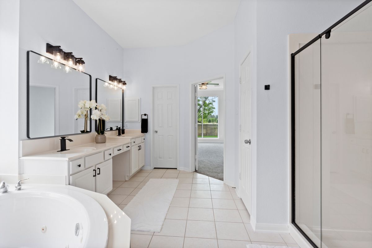 Building Photo - 2855 Everett Dr