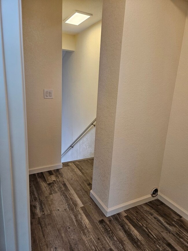 Building Photo - 2 bedroom or 1 bed with loft