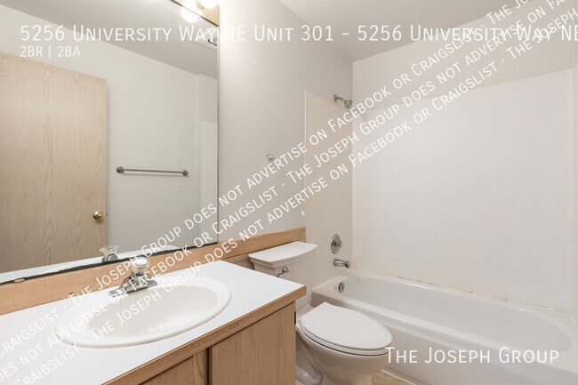 Building Photo - 5256 University Wy NE