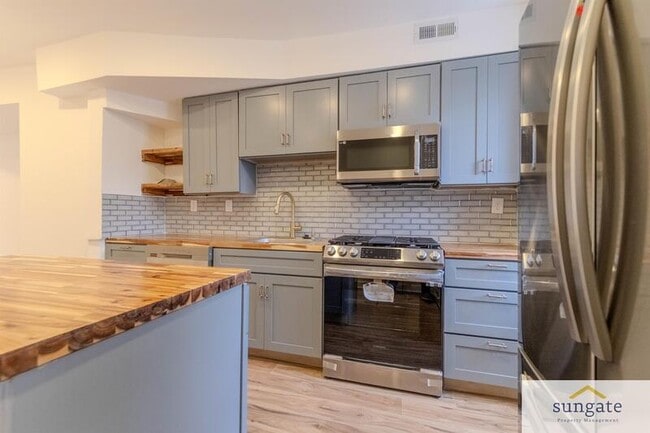 Building Photo - 142 N Ellwood Ave