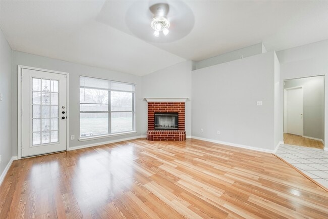 Building Photo - 5900 Rising Meadow Dr