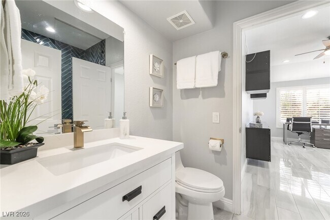 Building Photo - 2076 E Wigwam Ave