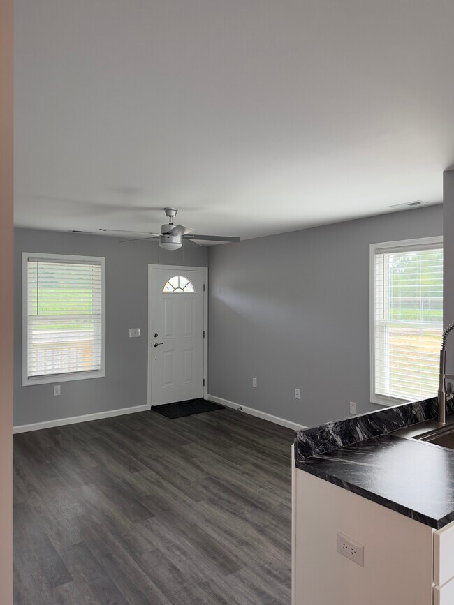 Building Photo - 105 Leslies Home Dr