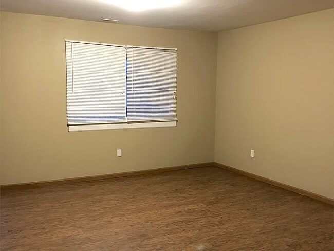 Building Photo - 2619 Sierra Dr