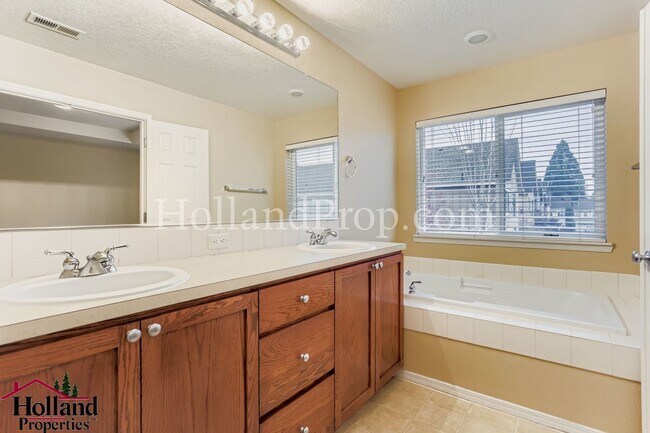 Building Photo - Charming 3-Bedroom Home in Arbor Vineyard