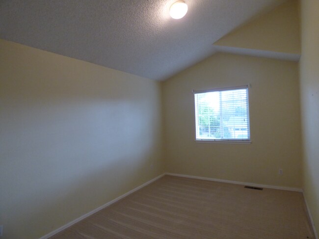 Building Photo - Fabulous Highlands Ranch Home!