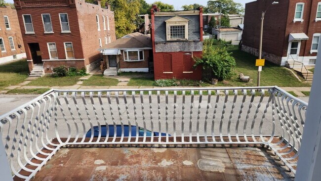 Building Photo - 3721 Iowa Ave
