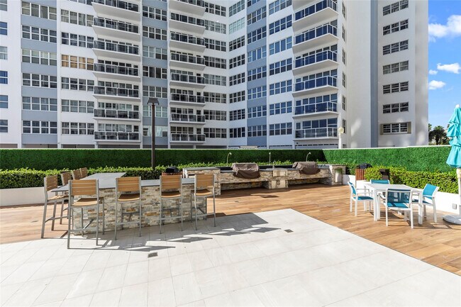 Building Photo - 3750 Galt Ocean Dr